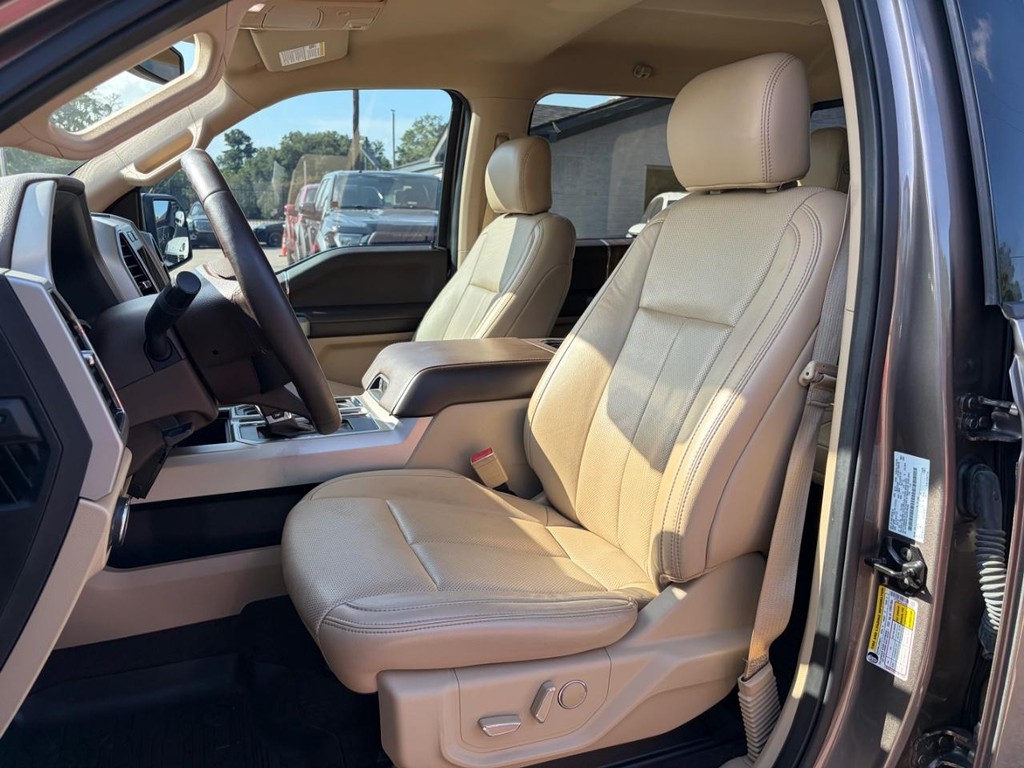 Ford F-150 Vehicle Full-screen Gallery Image 11