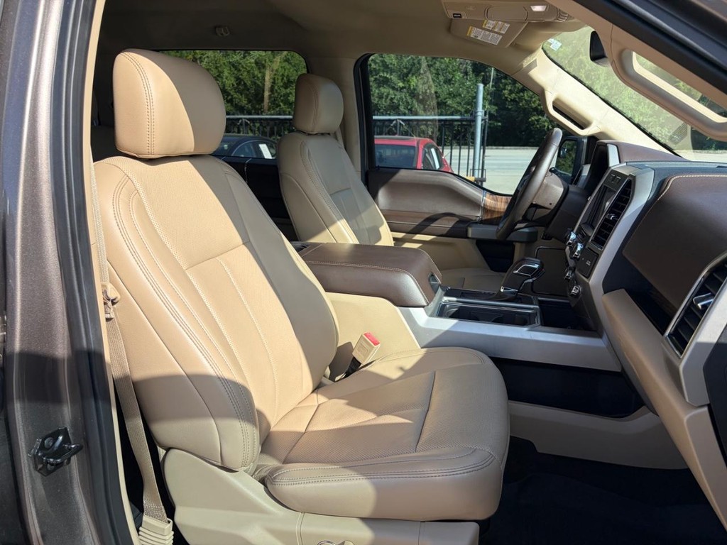 Ford F-150 Vehicle Full-screen Gallery Image 14