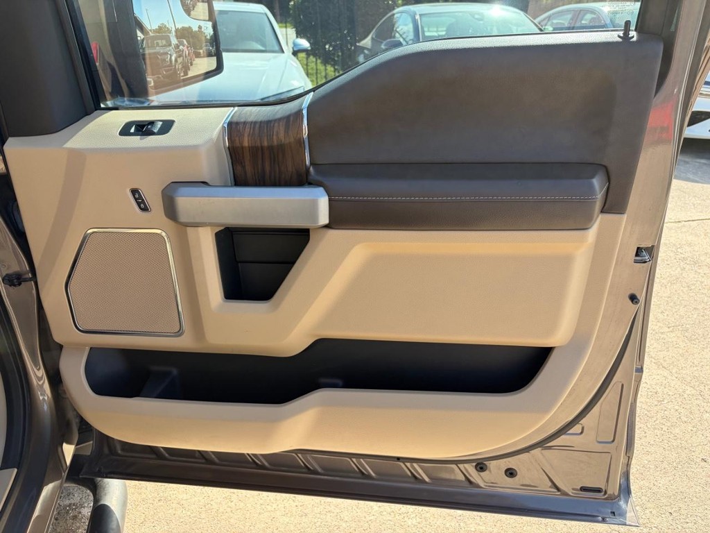 Ford F-150 Vehicle Full-screen Gallery Image 15