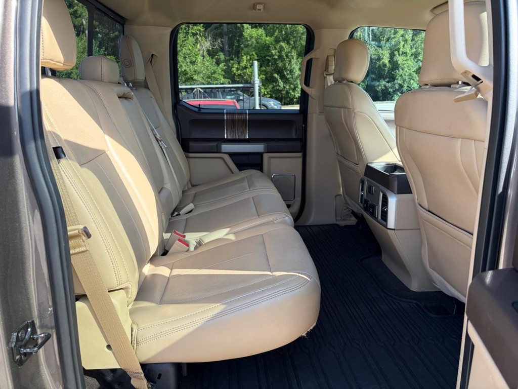Ford F-150 Vehicle Full-screen Gallery Image 16