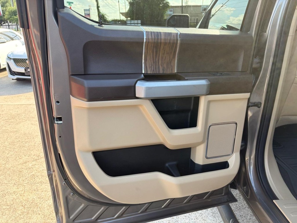 Ford F-150 Vehicle Full-screen Gallery Image 19