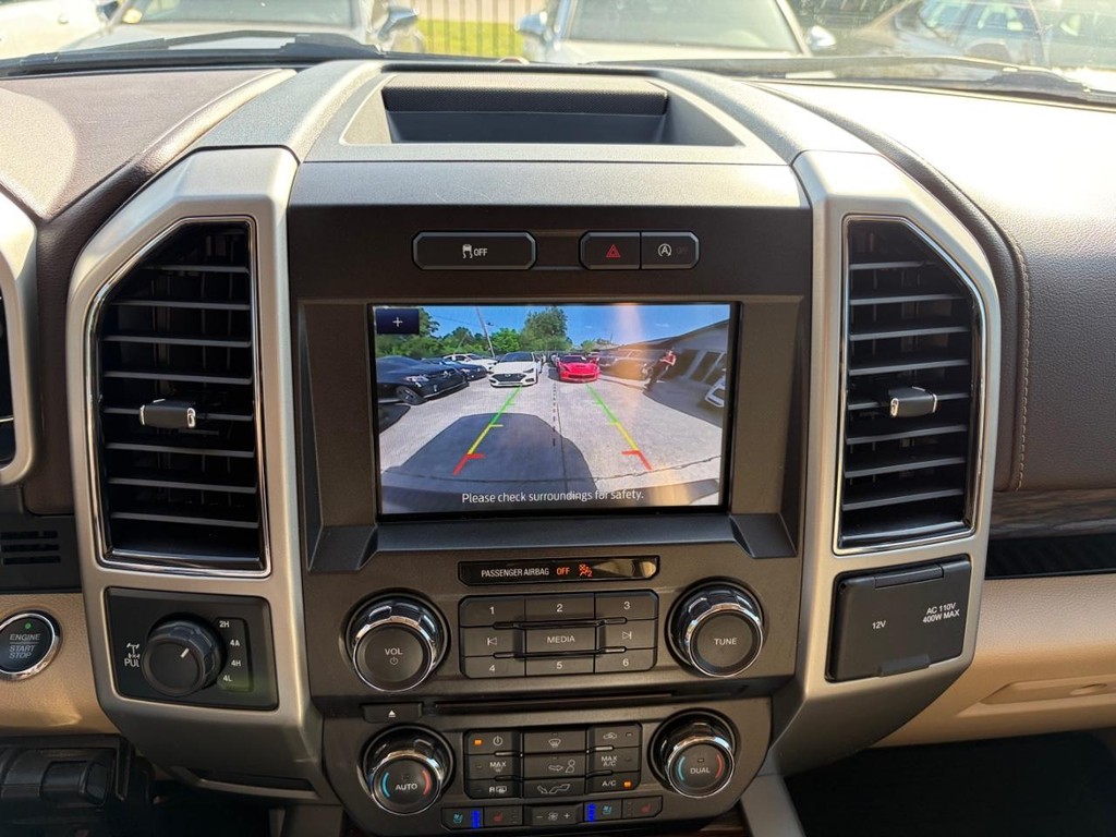 Ford F-150 Vehicle Full-screen Gallery Image 23