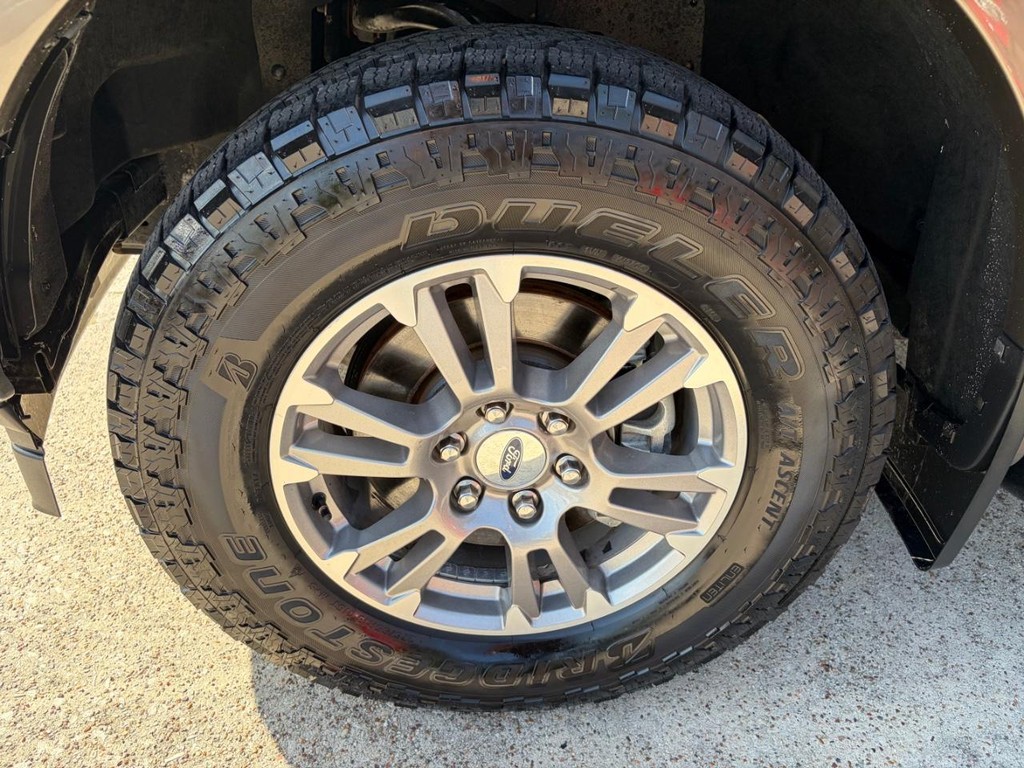 Ford F-150 Vehicle Full-screen Gallery Image 28
