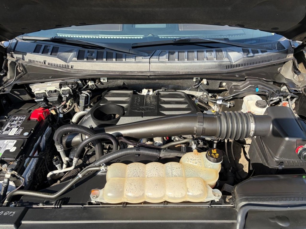 Ford F-150 Vehicle Full-screen Gallery Image 30