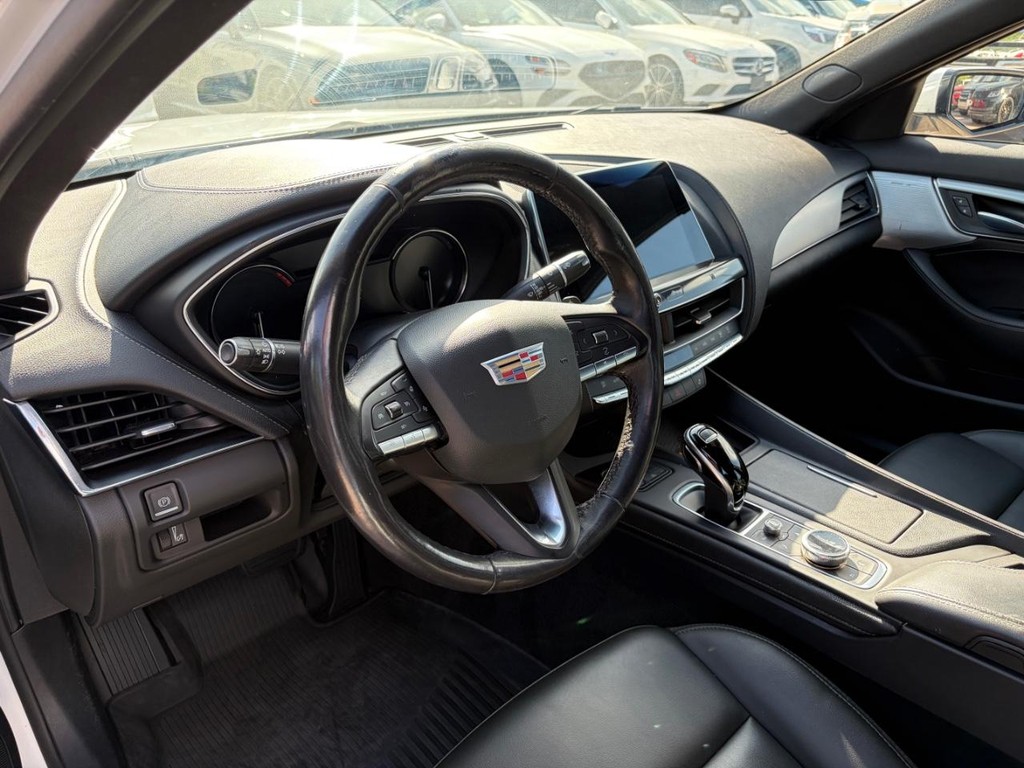 Cadillac CT5 Vehicle Full-screen Gallery Image 10