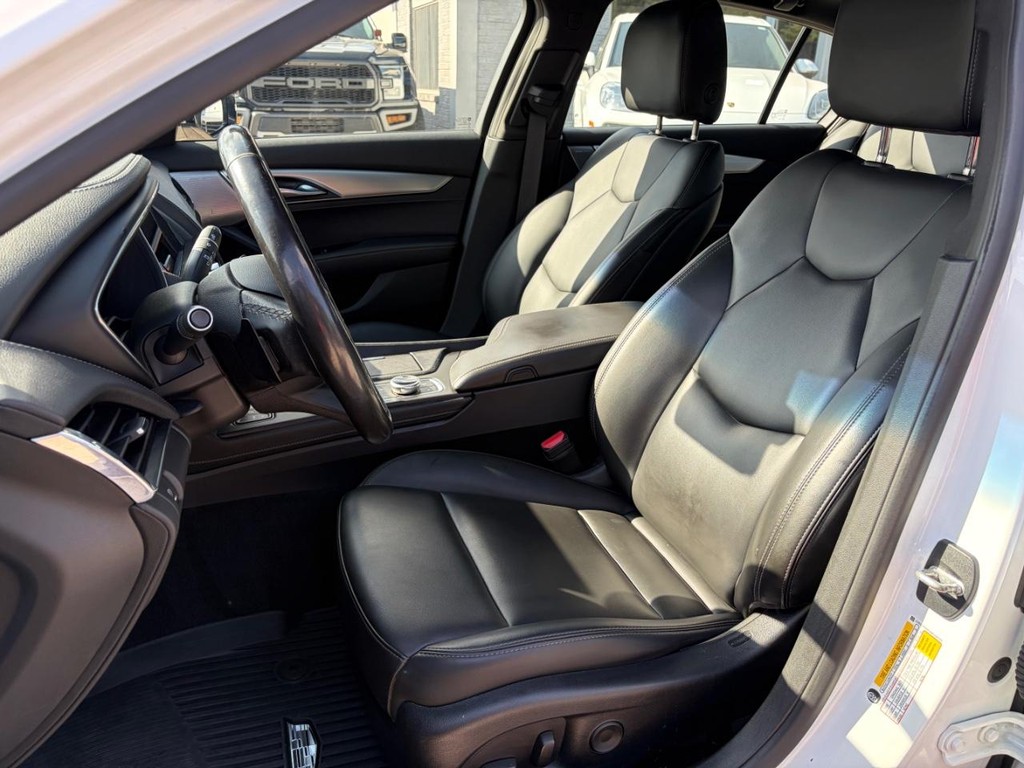 Cadillac CT5 Vehicle Full-screen Gallery Image 11