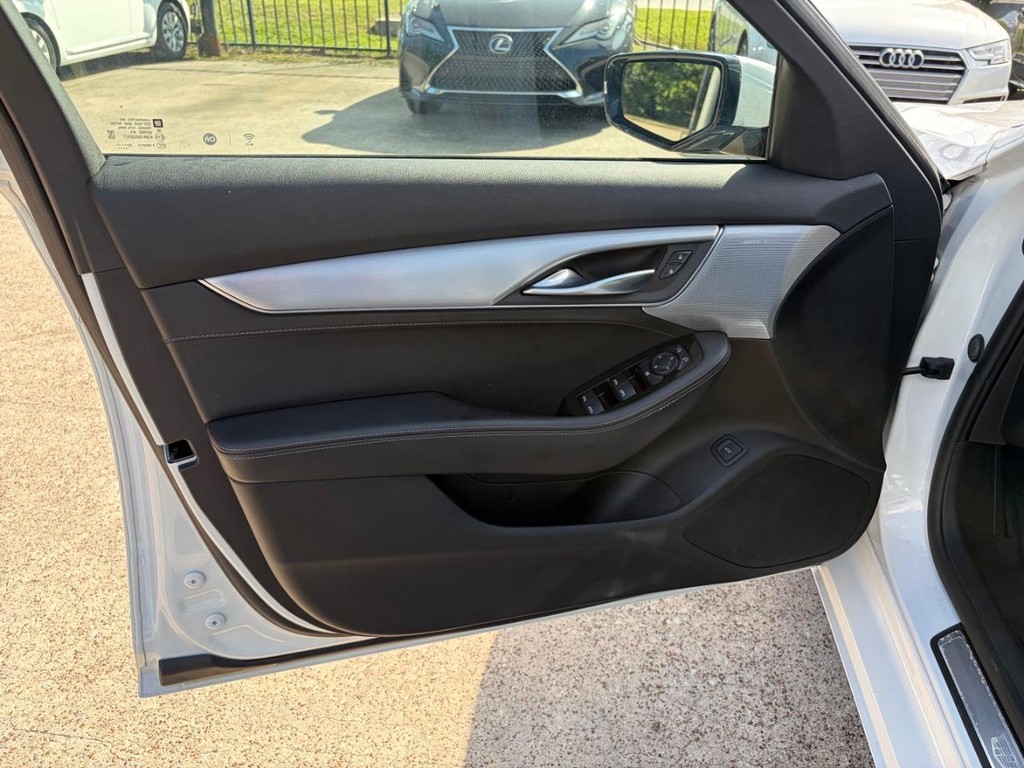 Cadillac CT5 Vehicle Full-screen Gallery Image 12