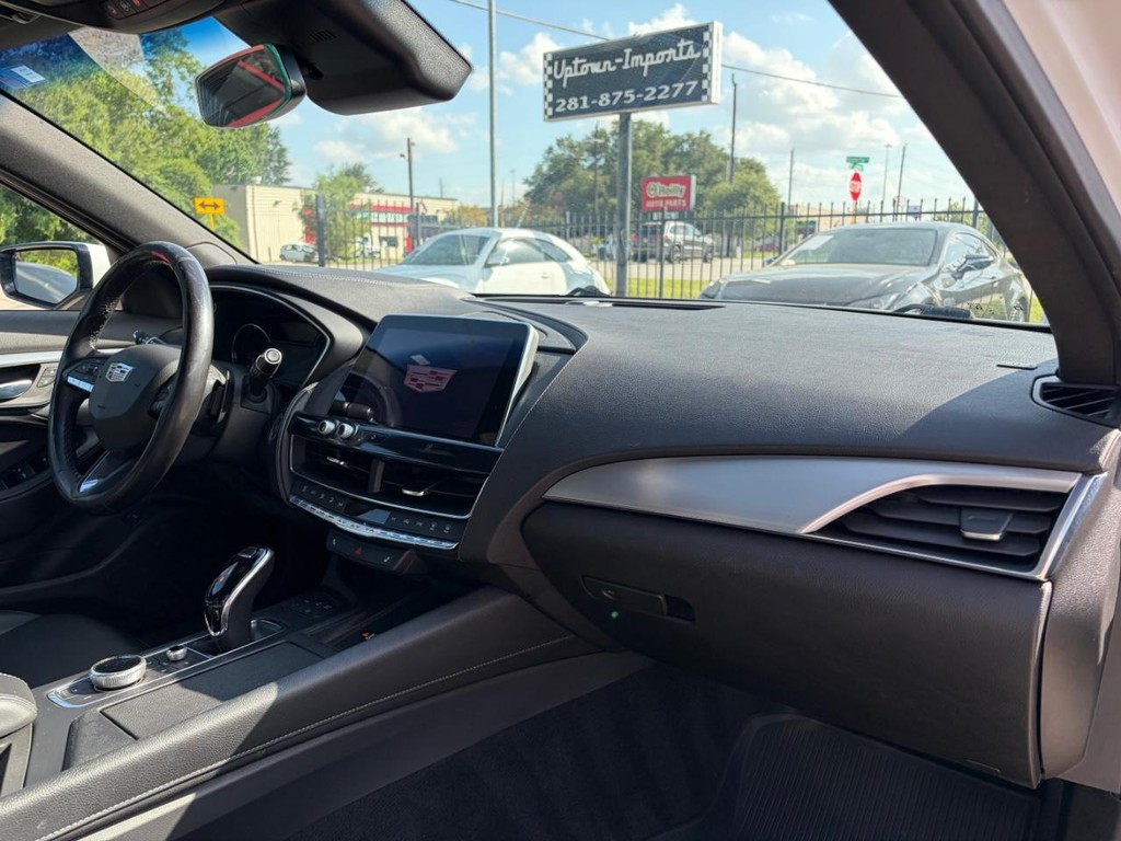 Cadillac CT5 Vehicle Full-screen Gallery Image 13