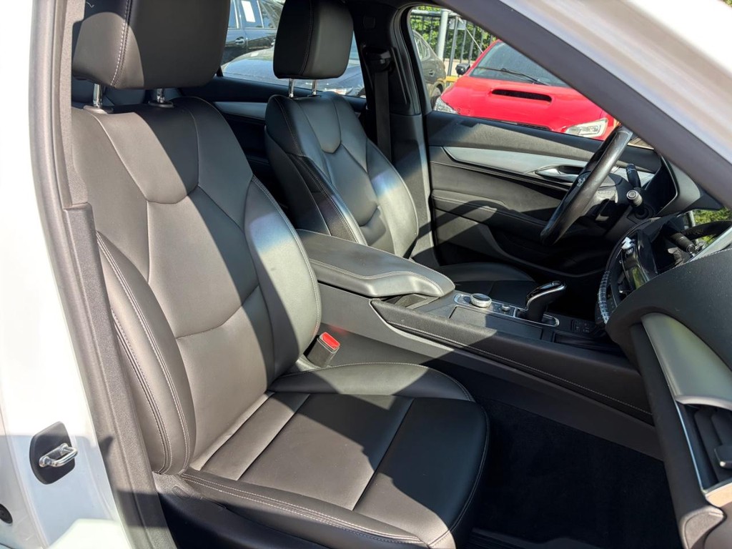 Cadillac CT5 Vehicle Full-screen Gallery Image 14