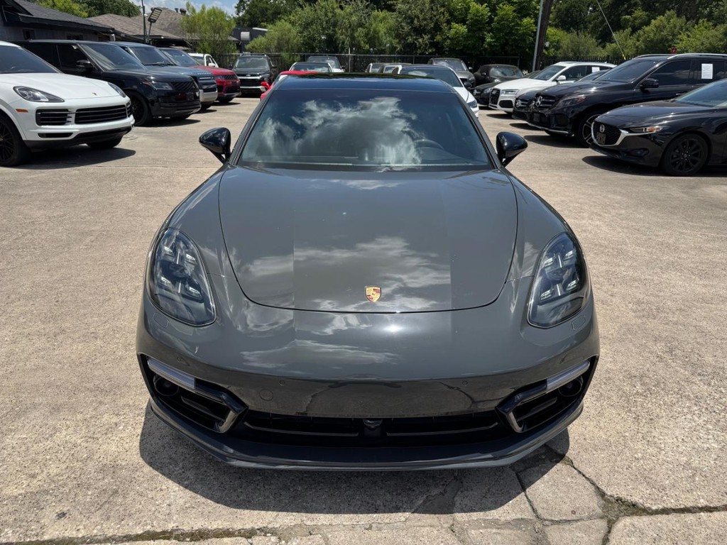 Porsche Panamera Vehicle Full-screen Gallery Image 03