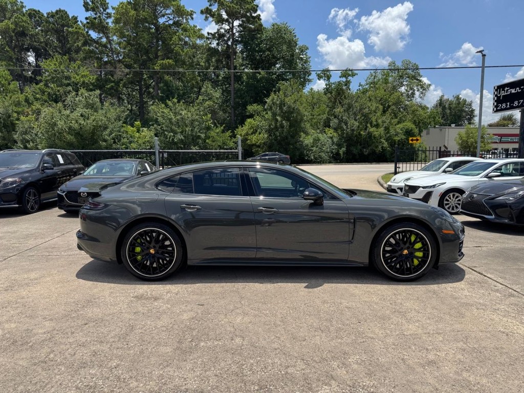 Porsche Panamera Vehicle Full-screen Gallery Image 05
