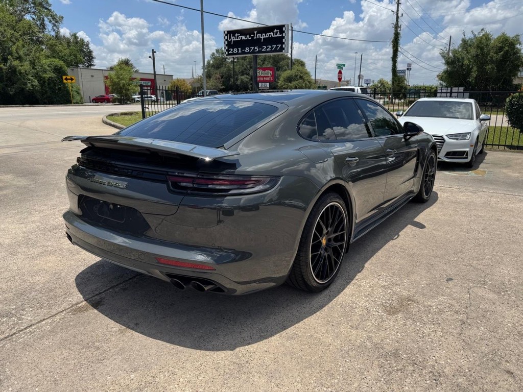 Porsche Panamera Vehicle Full-screen Gallery Image 06