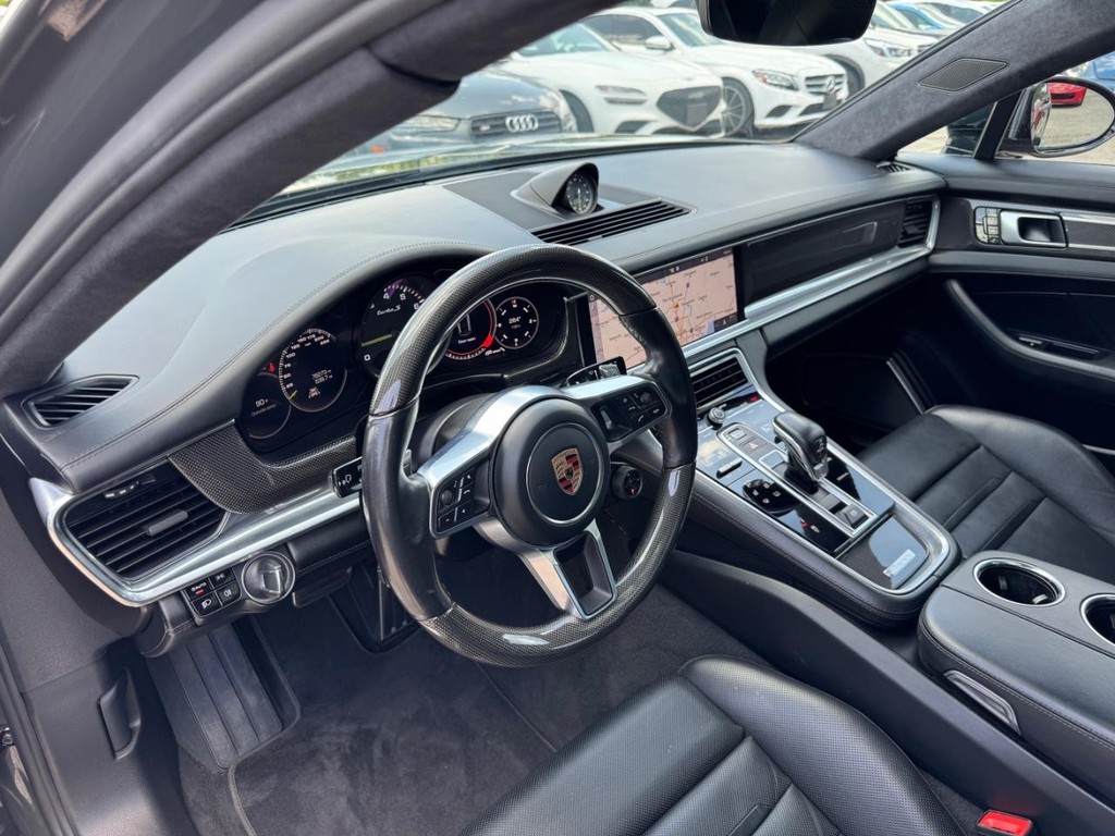 Porsche Panamera Vehicle Full-screen Gallery Image 10