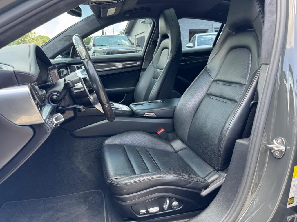 Porsche Panamera Vehicle Full-screen Gallery Image 11