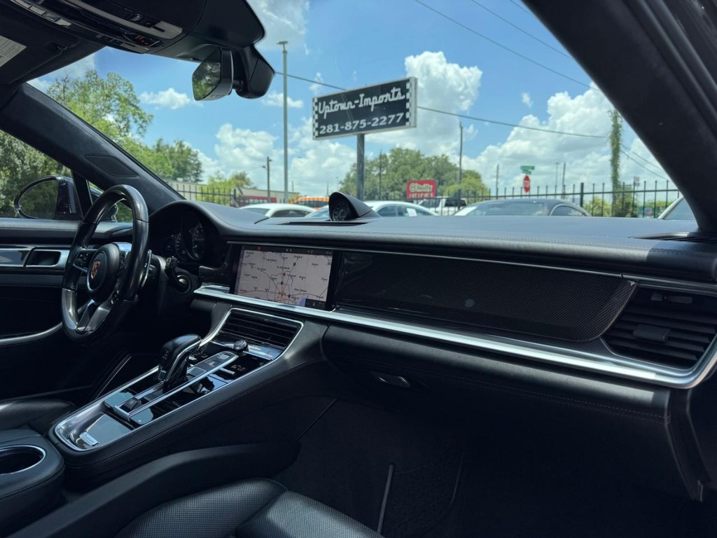 Porsche Panamera Vehicle Full-screen Gallery Image 13