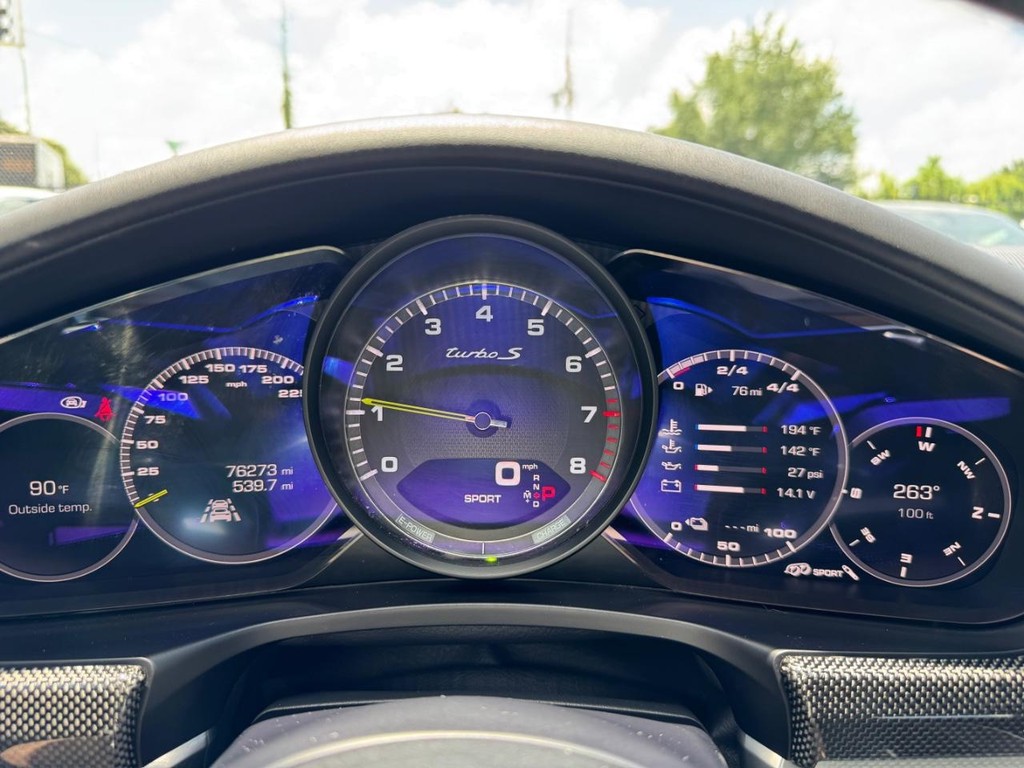 Porsche Panamera Vehicle Full-screen Gallery Image 21