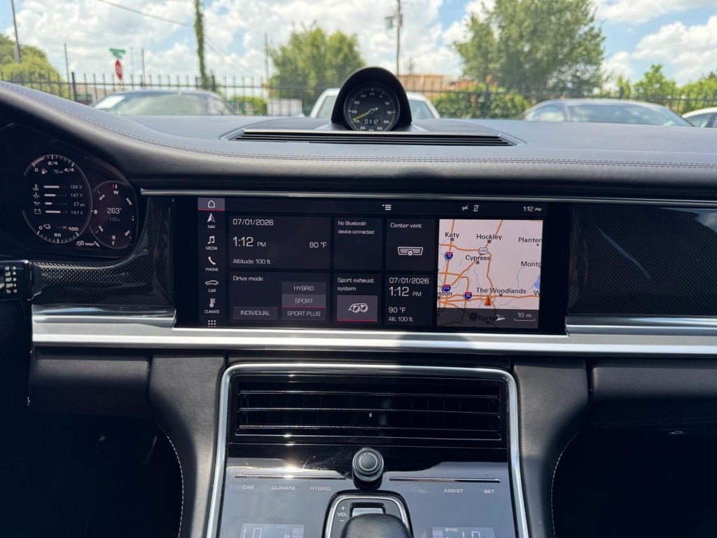 Porsche Panamera Vehicle Full-screen Gallery Image 22