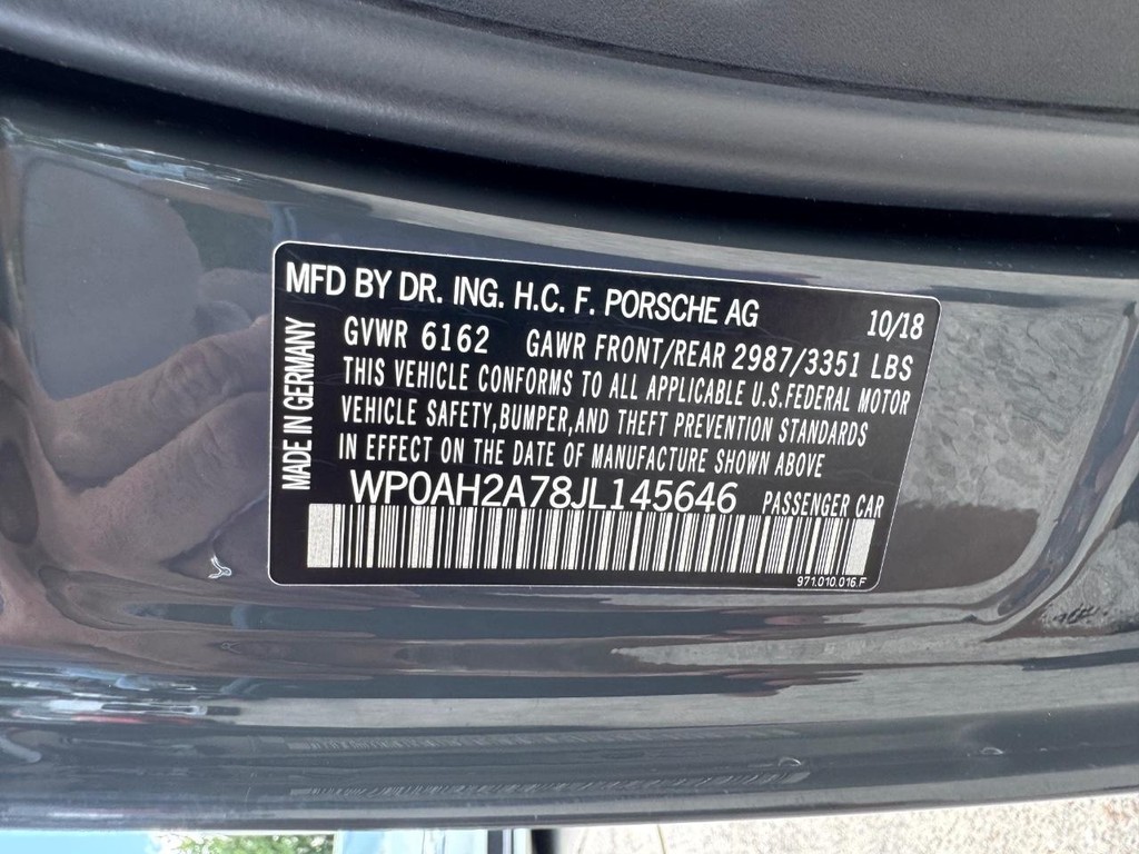 Porsche Panamera Vehicle Full-screen Gallery Image 30