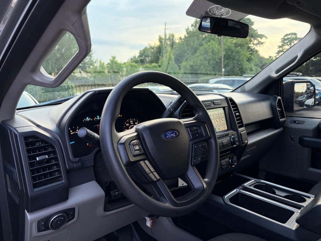 Ford F-150 Vehicle Full-screen Gallery Image 10