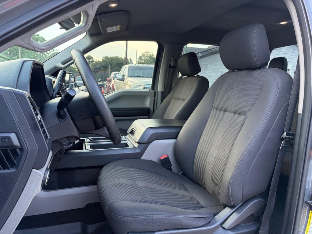 Ford F-150 Vehicle Full-screen Gallery Image 11