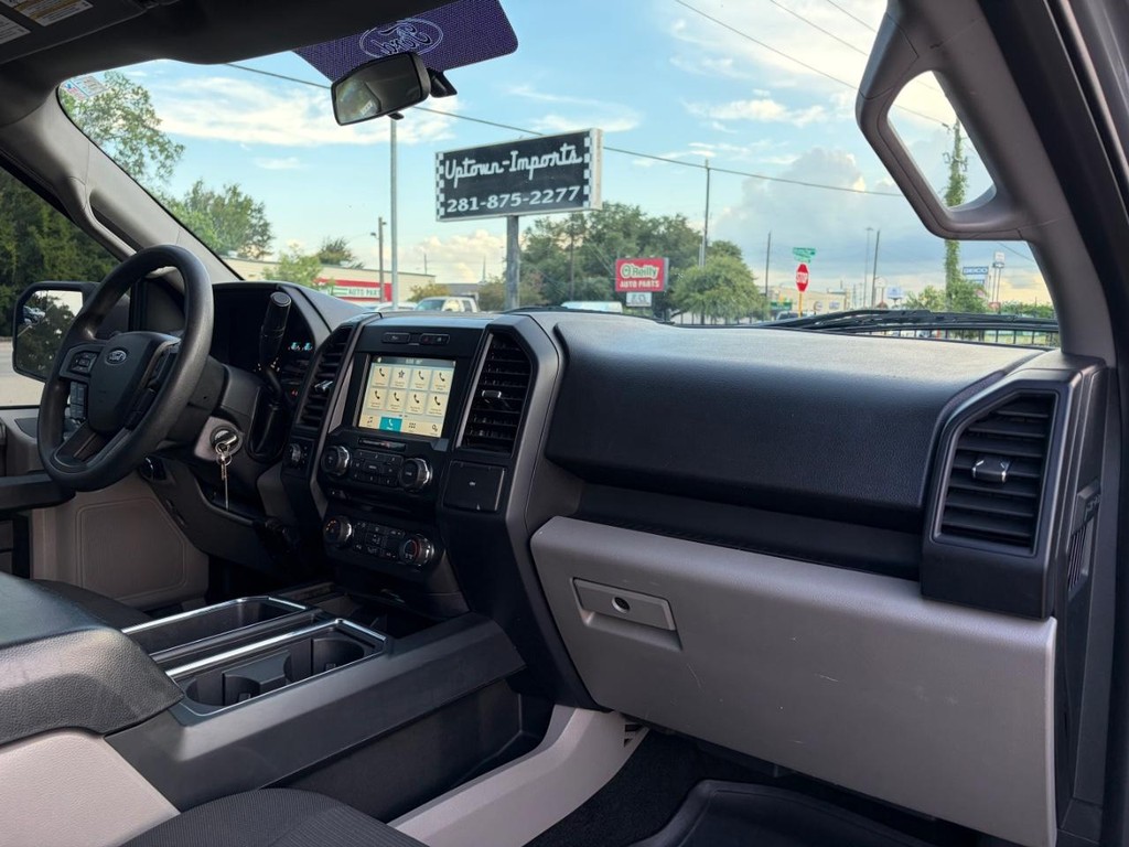Ford F-150 Vehicle Full-screen Gallery Image 13