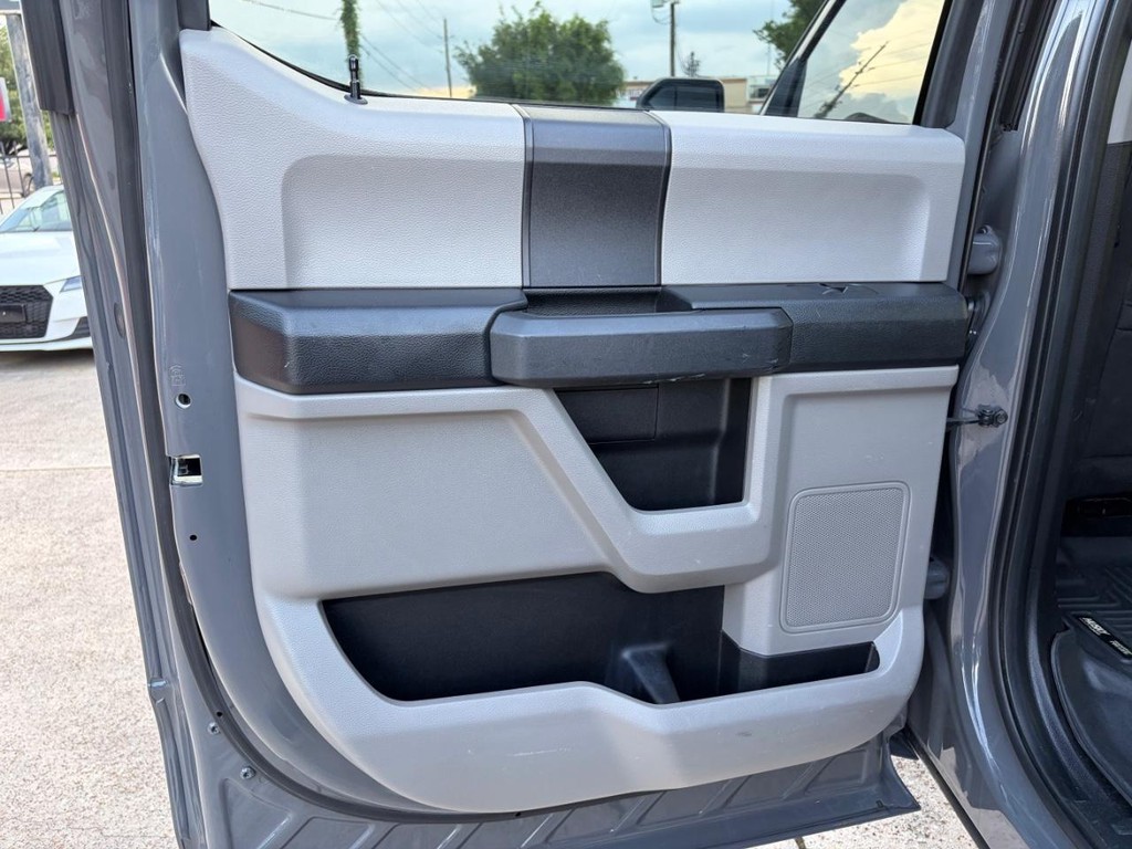 Ford F-150 Vehicle Full-screen Gallery Image 19