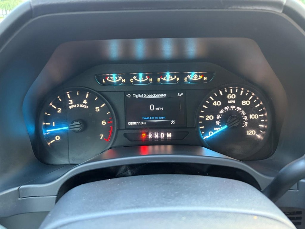 Ford F-150 Vehicle Full-screen Gallery Image 21