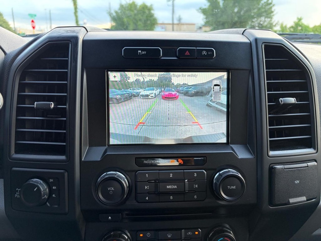 Ford F-150 Vehicle Full-screen Gallery Image 23