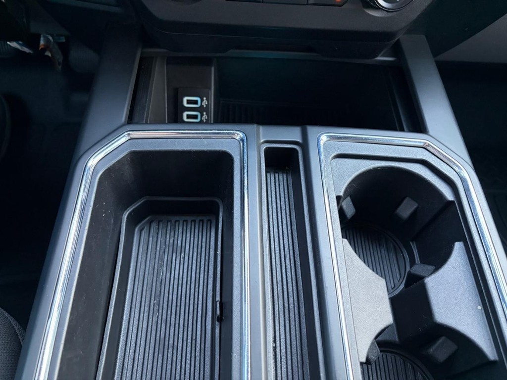 Ford F-150 Vehicle Full-screen Gallery Image 24