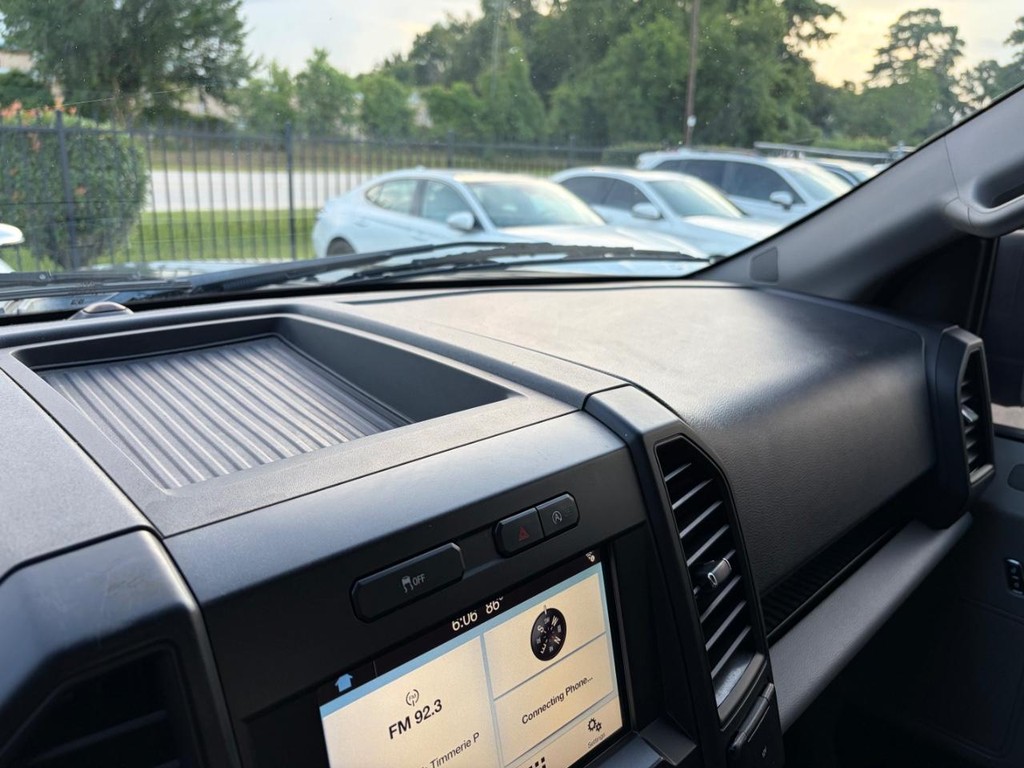 Ford F-150 Vehicle Full-screen Gallery Image 25