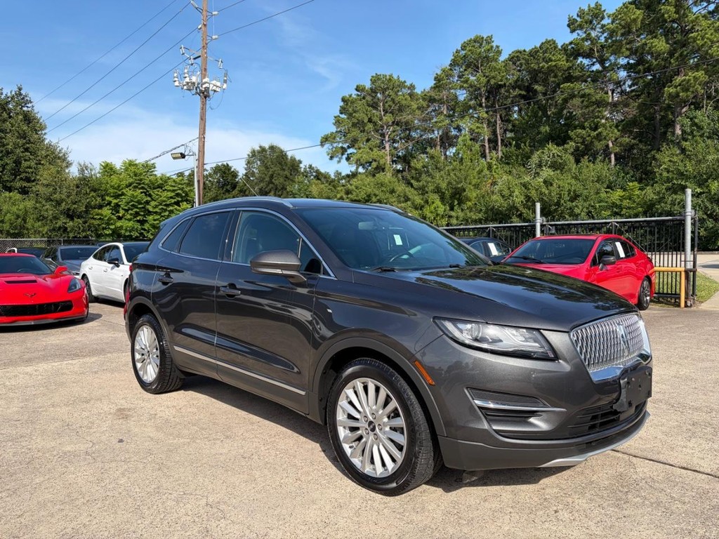 Lincoln MKC Vehicle Full-screen Gallery Image 04