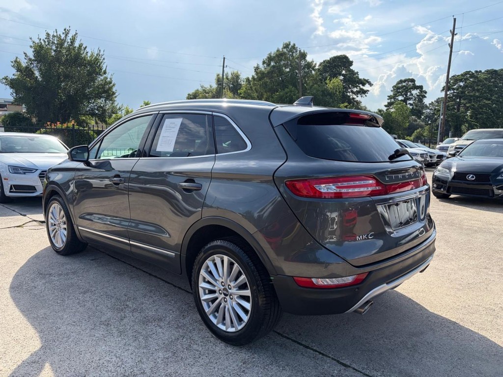 Lincoln MKC Vehicle Full-screen Gallery Image 08