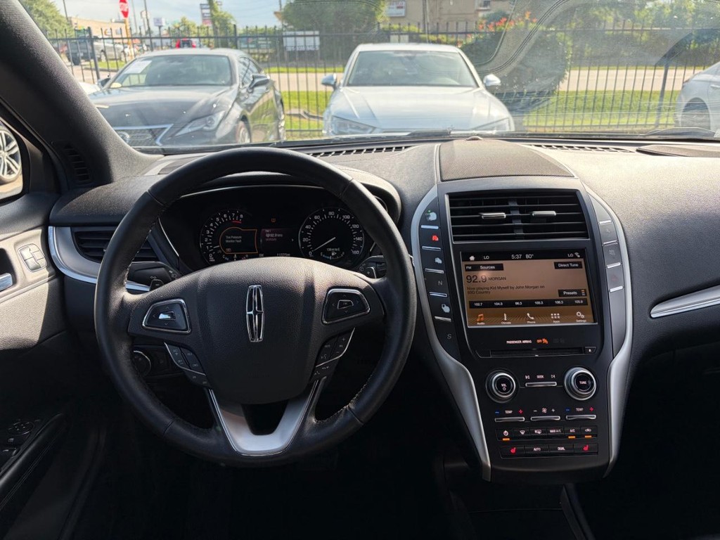 Lincoln MKC Vehicle Full-screen Gallery Image 20