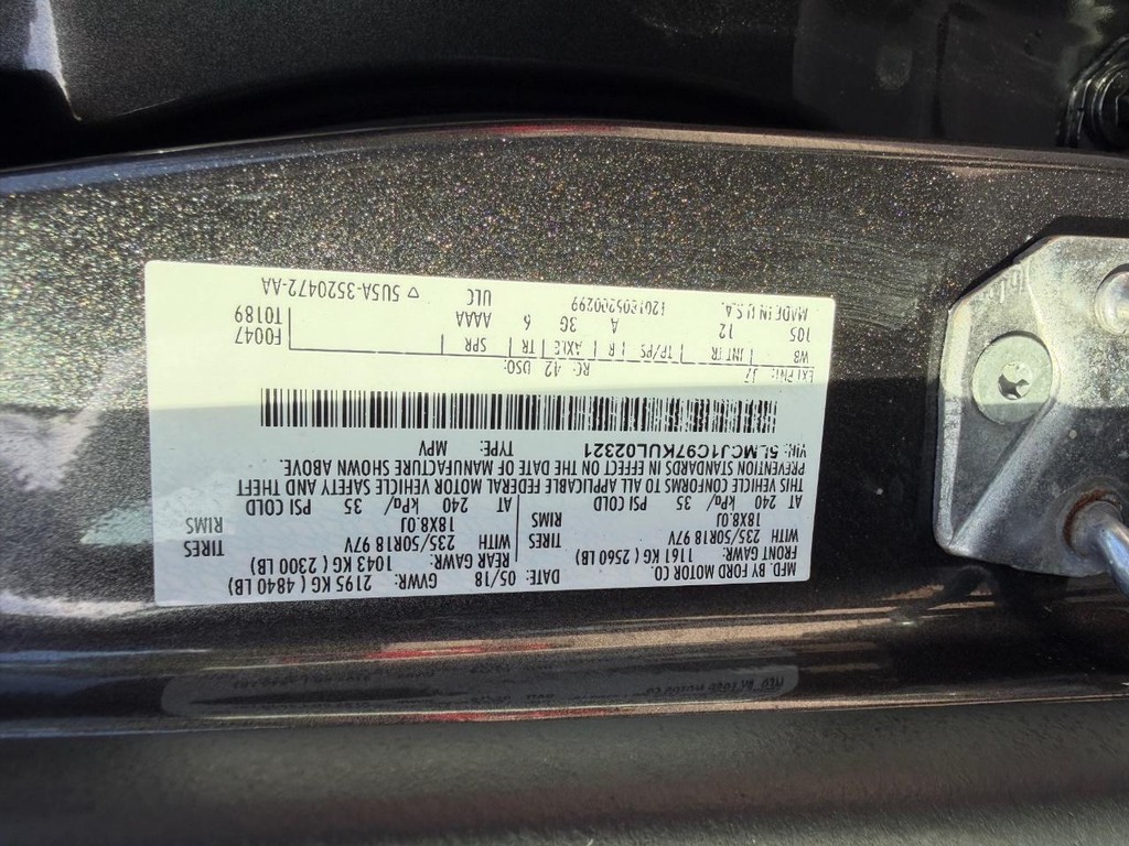 Lincoln MKC Vehicle Full-screen Gallery Image 27