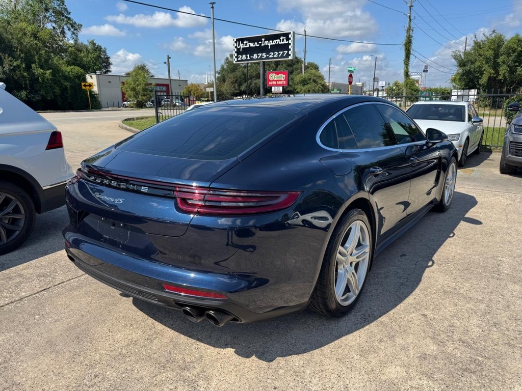 Porsche Panamera Vehicle Full-screen Gallery Image 06