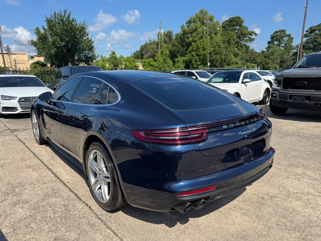 Porsche Panamera Vehicle Full-screen Gallery Image 08
