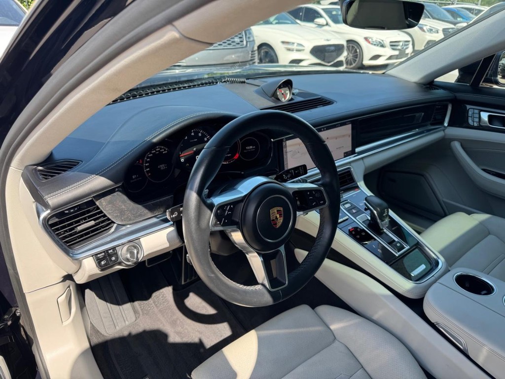 Porsche Panamera Vehicle Full-screen Gallery Image 10