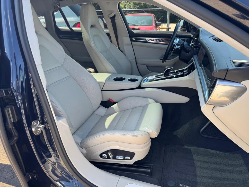 Porsche Panamera Vehicle Full-screen Gallery Image 13