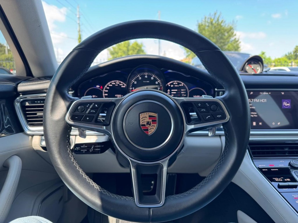 Porsche Panamera Vehicle Full-screen Gallery Image 18