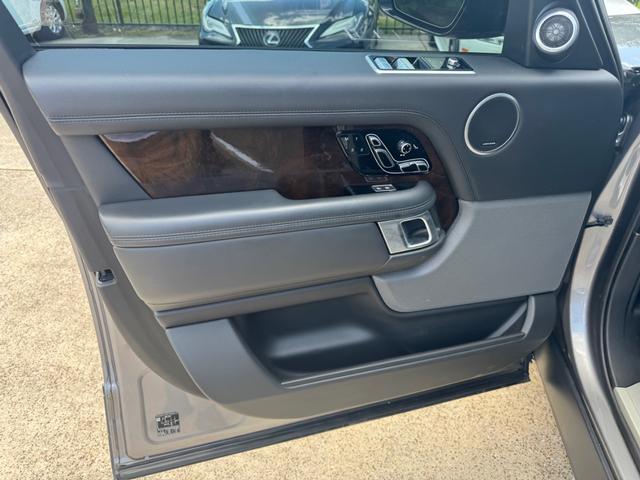 Land Rover Range Rover Vehicle Full-screen Gallery Image 11