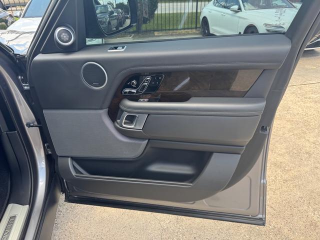 Land Rover Range Rover Vehicle Full-screen Gallery Image 14