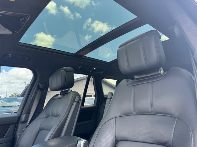 Land Rover Range Rover Vehicle Full-screen Gallery Image 24