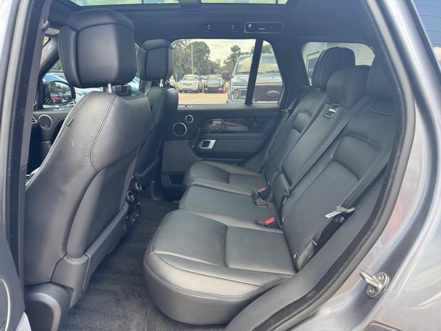 Land Rover Range Rover Vehicle Full-screen Gallery Image 25