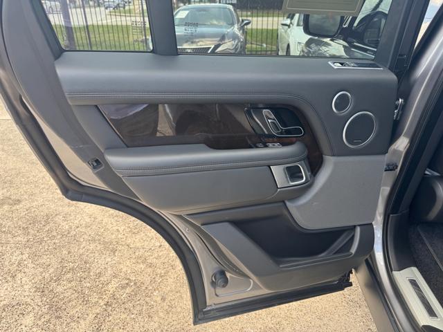 Land Rover Range Rover Vehicle Full-screen Gallery Image 26