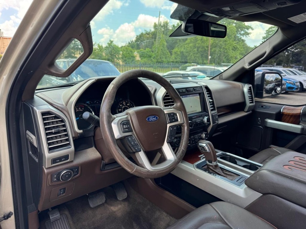 Ford F-150 Vehicle Full-screen Gallery Image 10