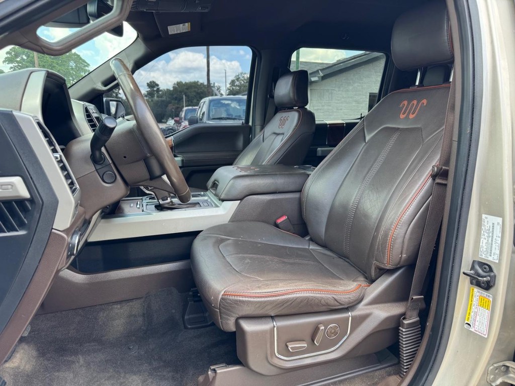 Ford F-150 Vehicle Full-screen Gallery Image 11