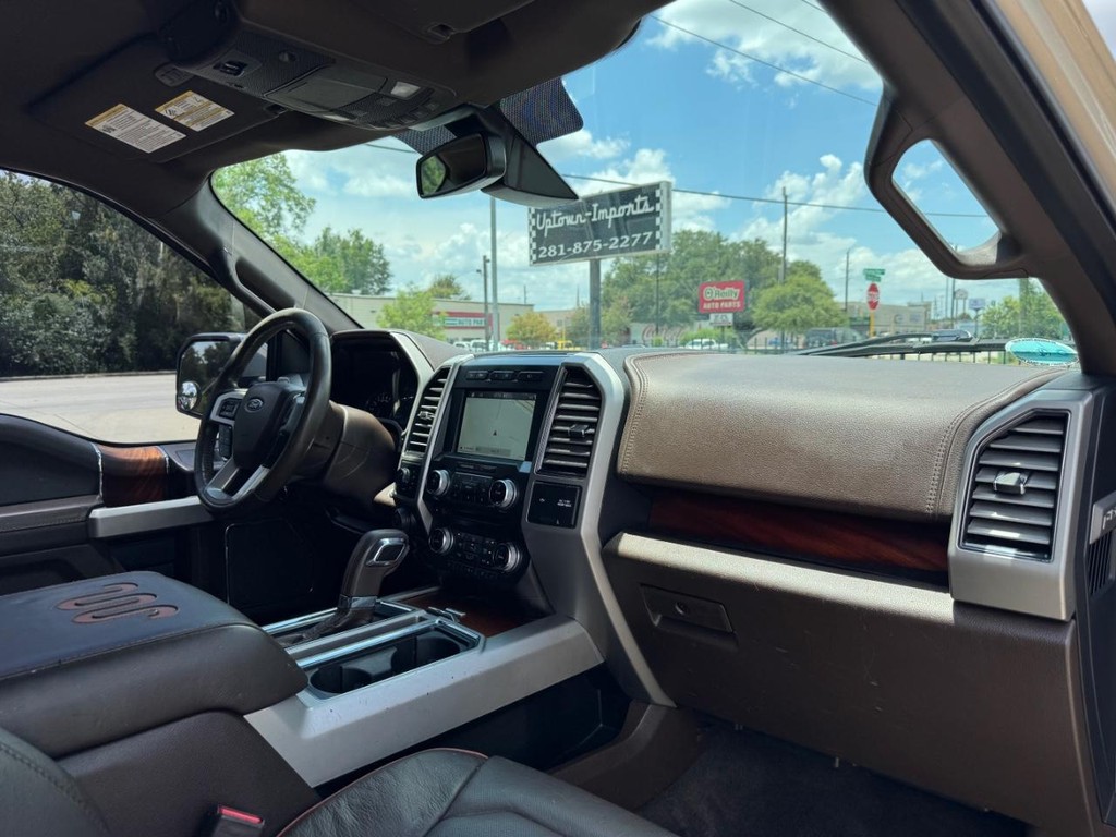 Ford F-150 Vehicle Full-screen Gallery Image 13