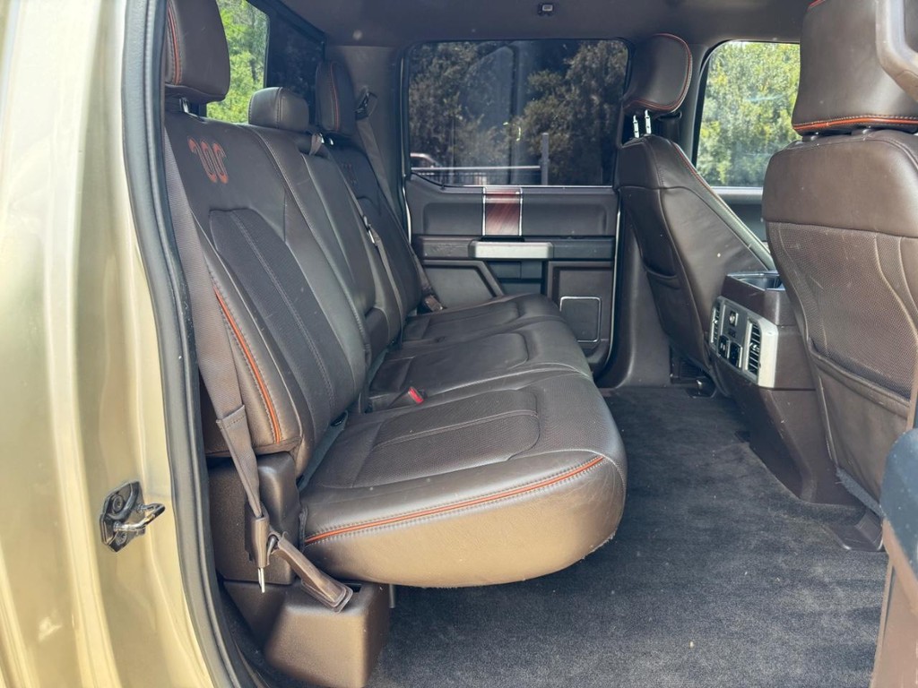 Ford F-150 Vehicle Full-screen Gallery Image 16