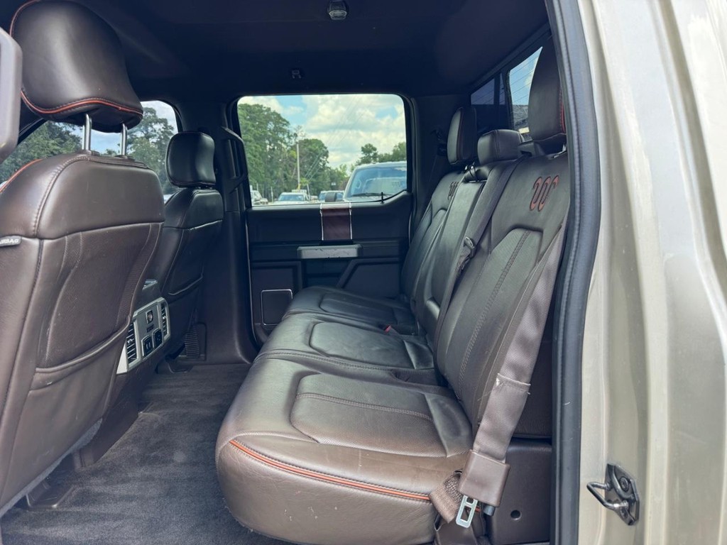 Ford F-150 Vehicle Full-screen Gallery Image 18