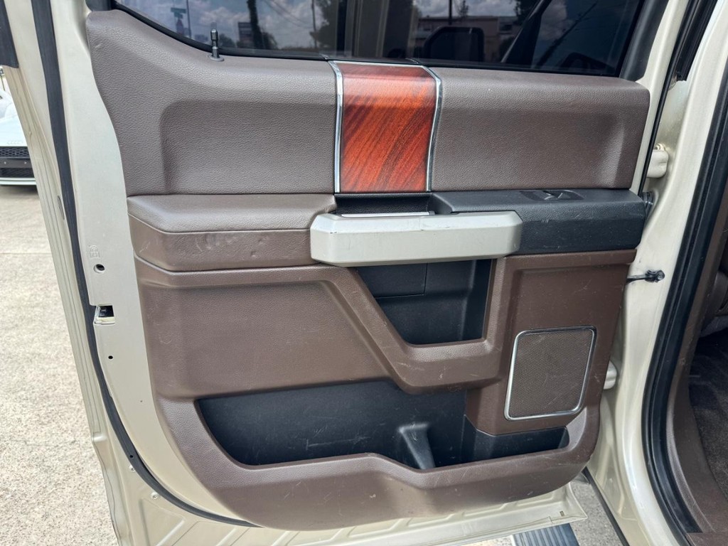 Ford F-150 Vehicle Full-screen Gallery Image 19